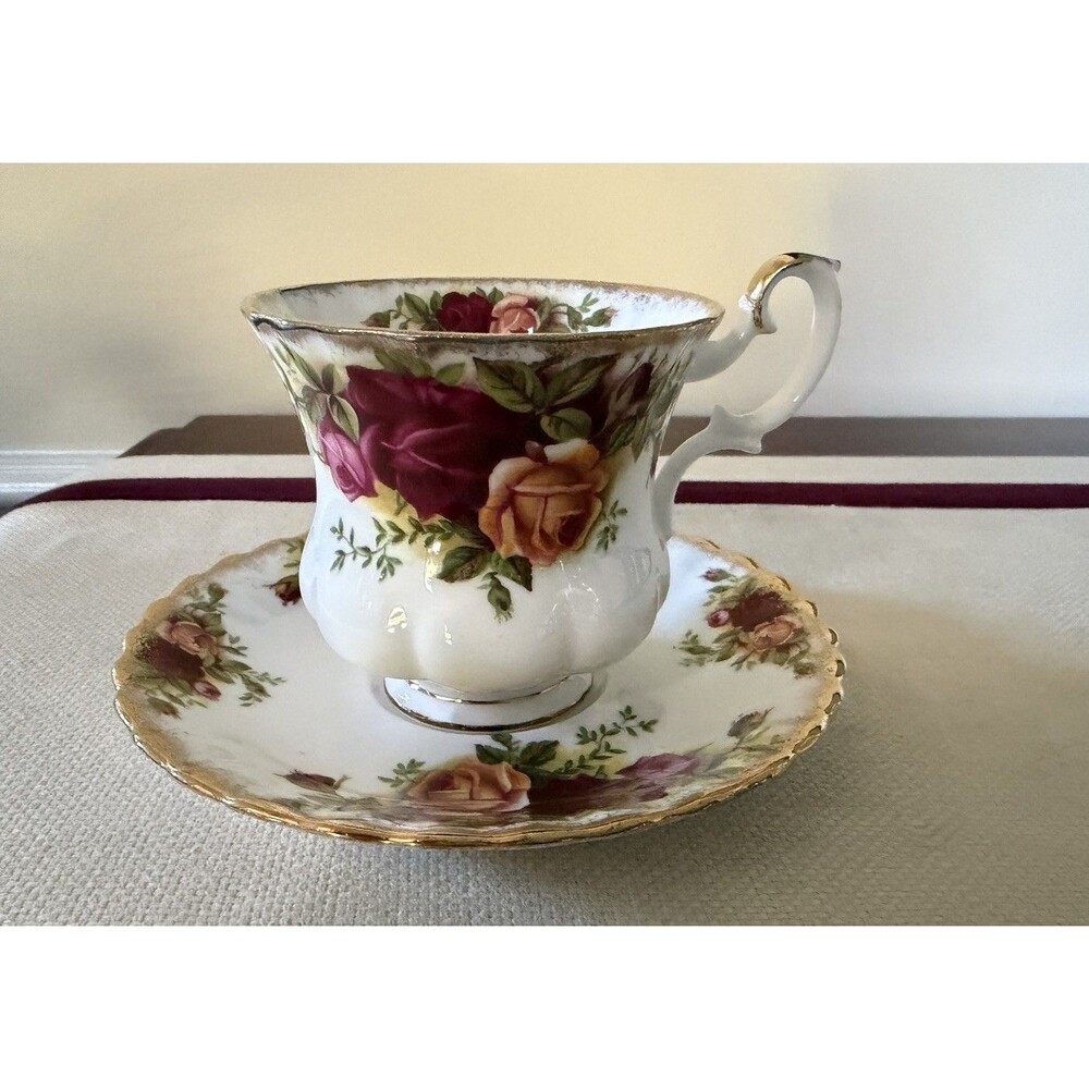 Vintage Royal Albert Old Country Roses Teacup and Saucer Set Fine Bone China UK